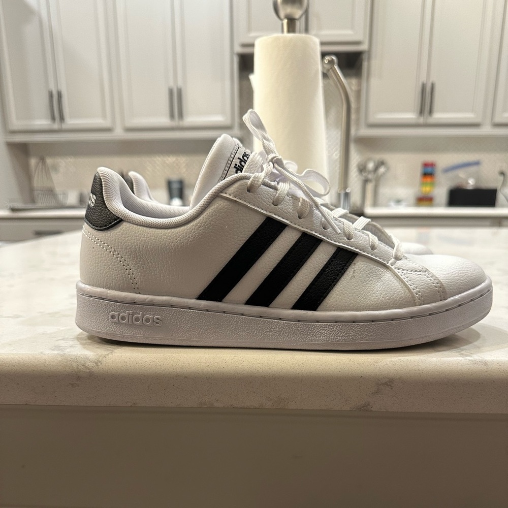 Adidas women’s sneakers! Trending right now!